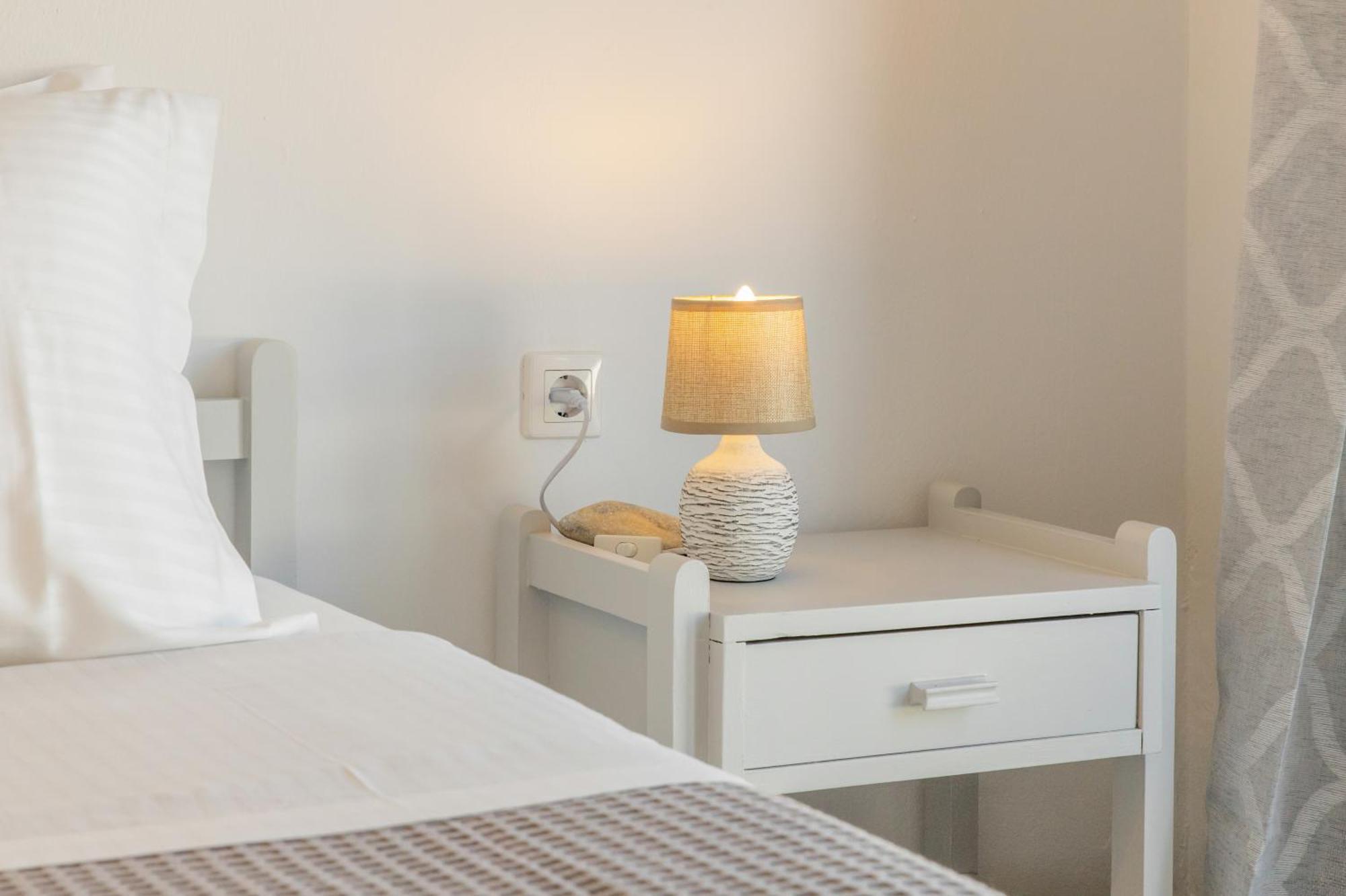 Yialos Rooms Piso Livadi Eksteriør bilde
